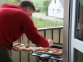 Czy grill na balkonie w bloku jest legalny? Uniknij mandatu!