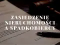 Zasiedzenie nieruchomości a spłata rodzeństwa. Dokument prawny, młotek sędziowski i długopis.