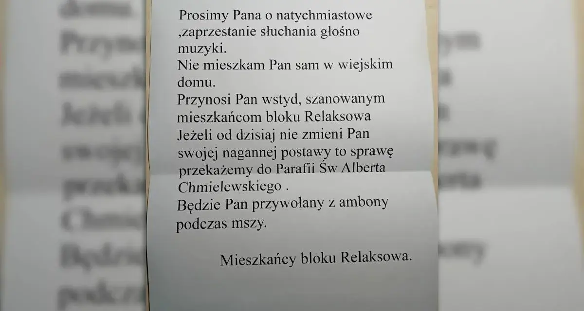Sąsiad głośno słucha muzyki w dzień. Mieszkańcy bloku Relaksowa proszą o zaprzestanie hałasu, grożąc zgłoszeniem sprawy do parafii.