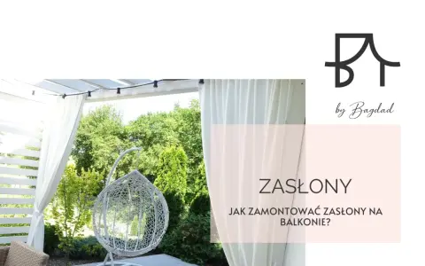 Białe zasłony na balkonie w bloku tworzą przytulną atmosferę. Widać huśtawkę i zieleń.