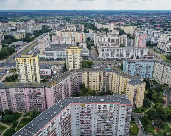 Spółdzielnia: Czy musisz być członkiem? Prawa, opłaty i zmiany 2026