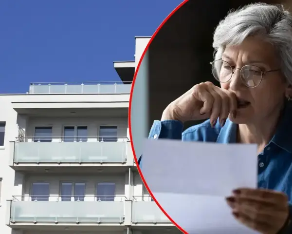 Zmartwiona starsza kobieta czyta list obok nowoczesnego bloku mieszkalnego. Czy to oznacza, że odstąpię mieszkanie TBS?