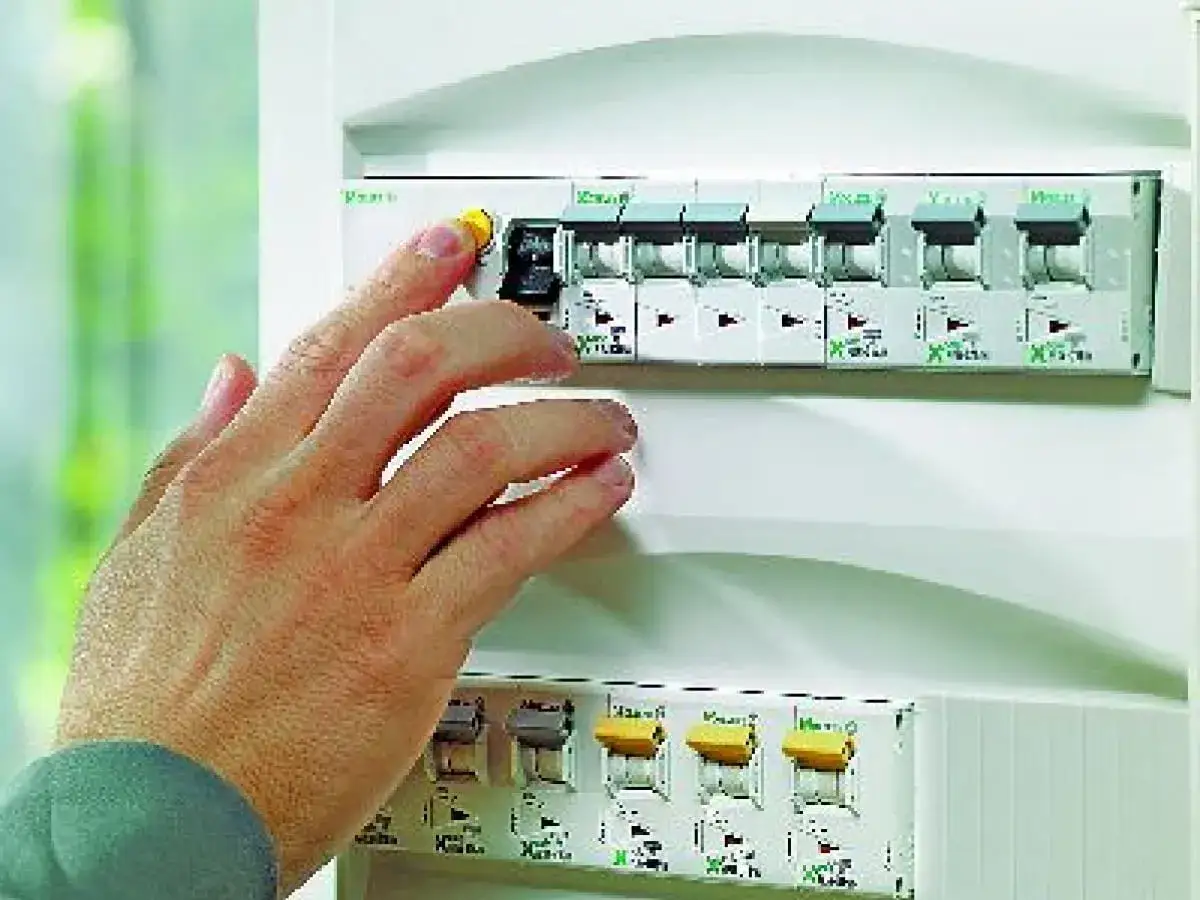 tablica rozdzielcza elektryczna w mieszkaniu