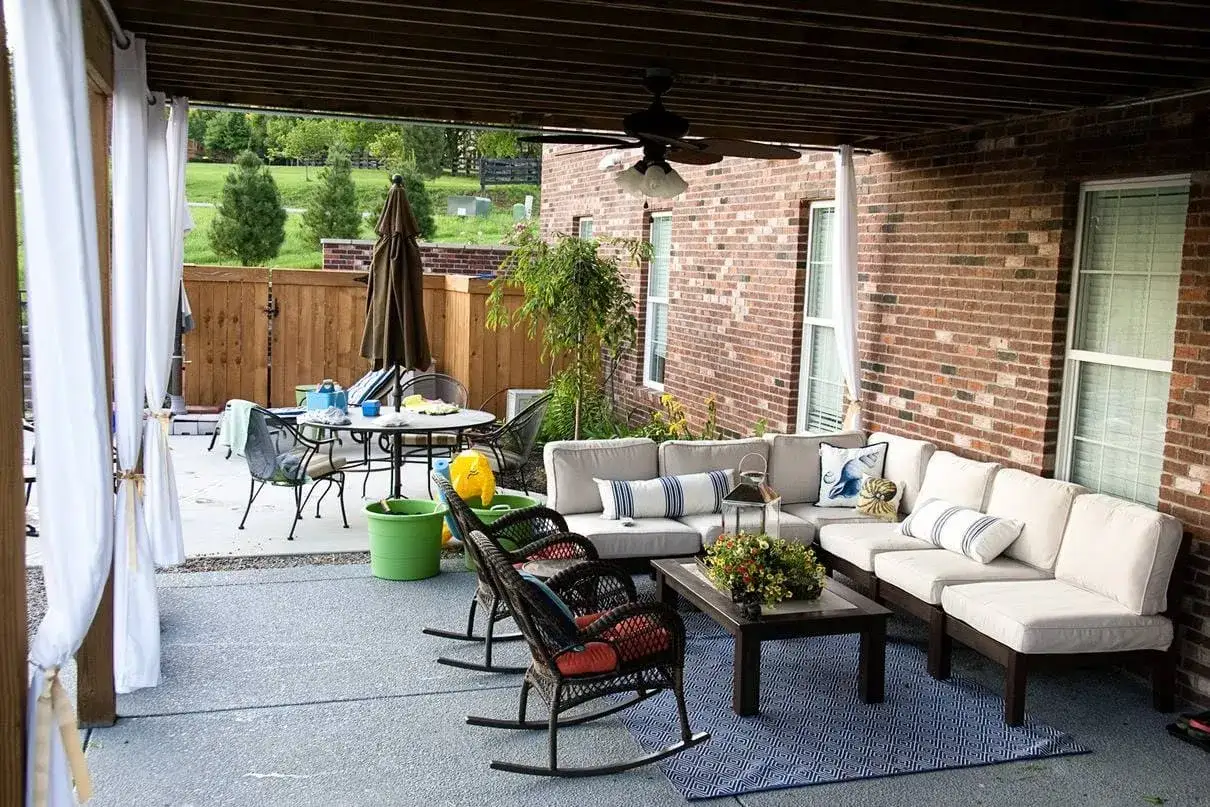 montaż zasłon balkon bez wiercenia metody